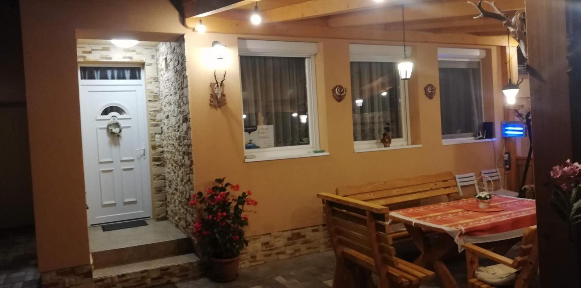 Agica Vendeghaz Villa Andornaktálya Exteriör bild
